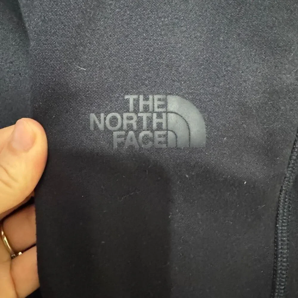 The North Face Men’s Navy Fleeced lined jogger size large
